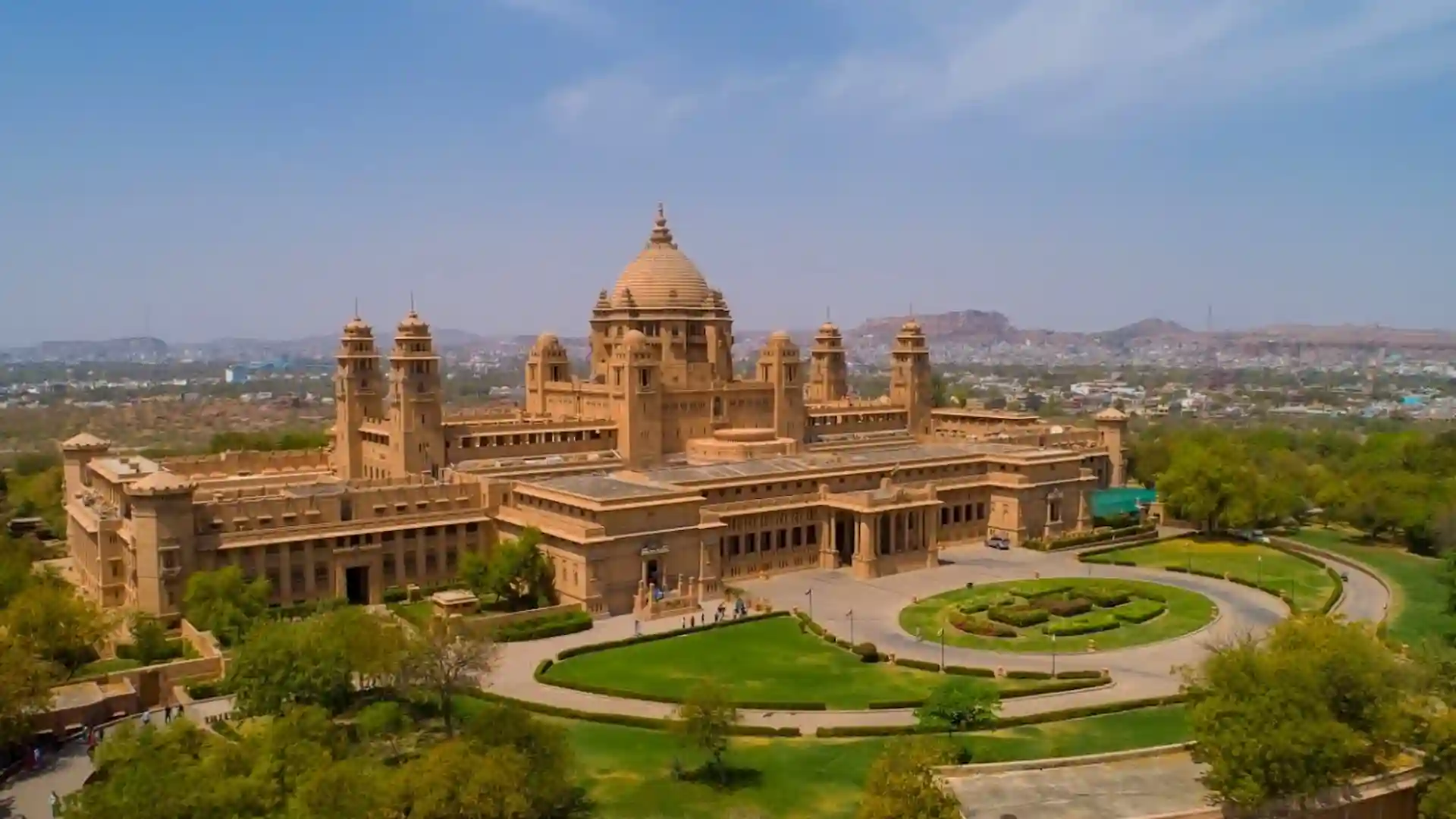 10 Palaces and Forts to Visit Across India
