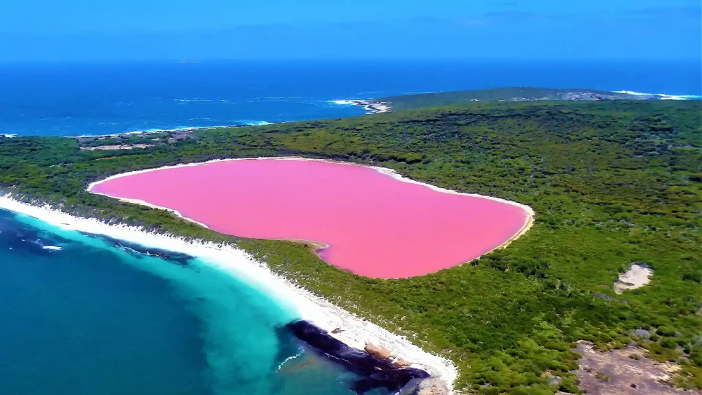 Lake Hillier in Middle Island