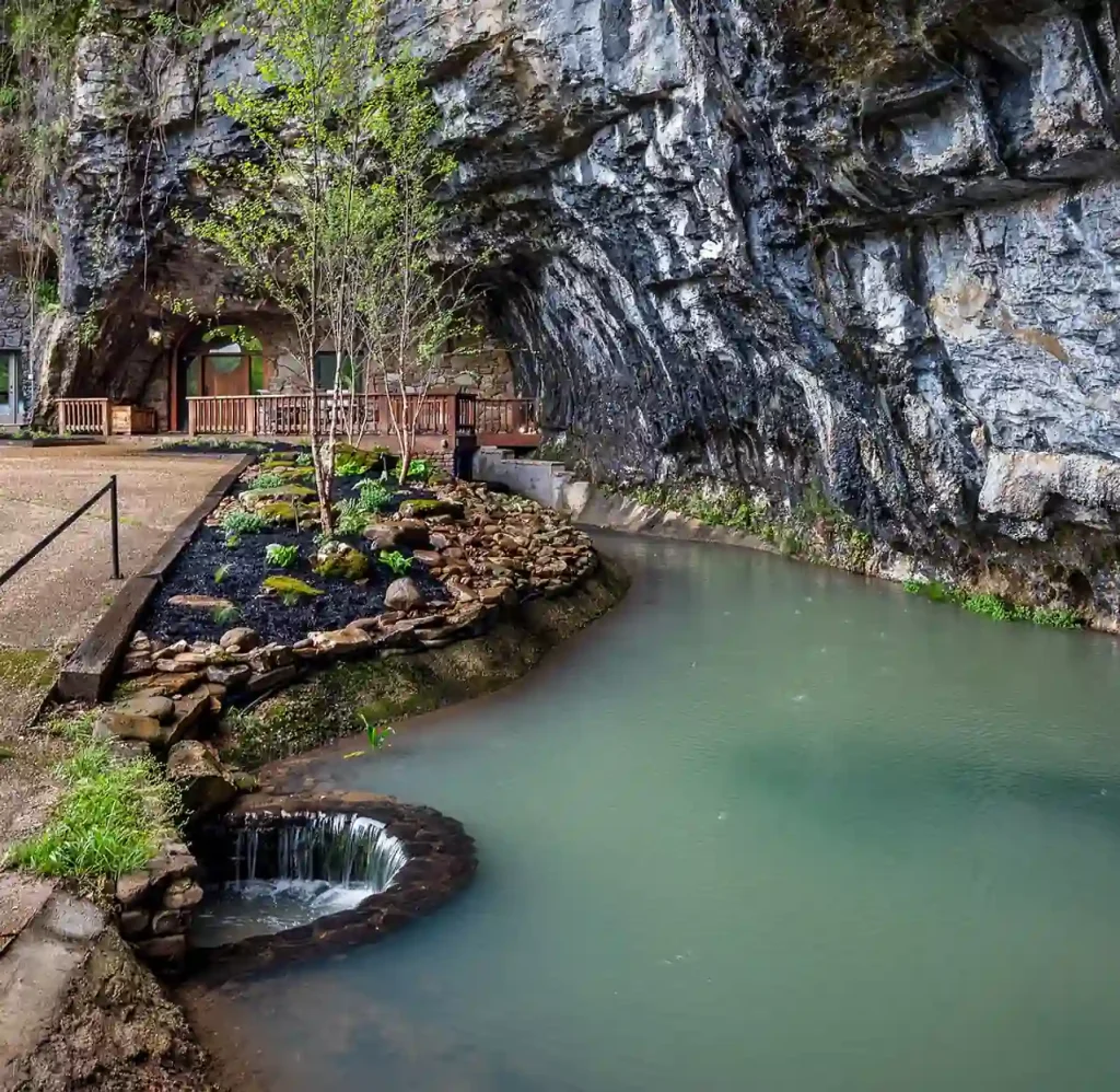 Beckham Creek Cave Lodge