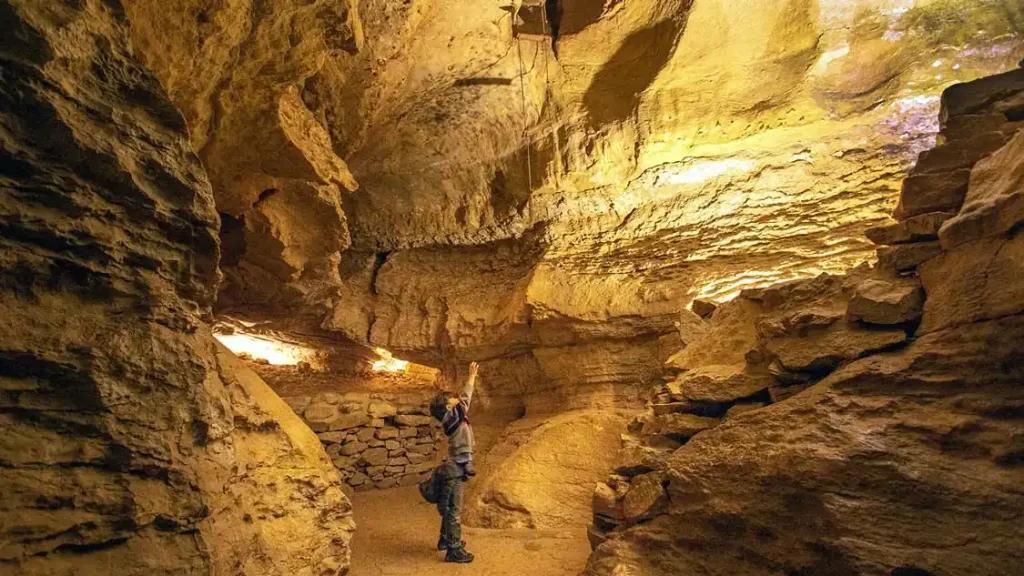 Cave of the Winds Mountain Park