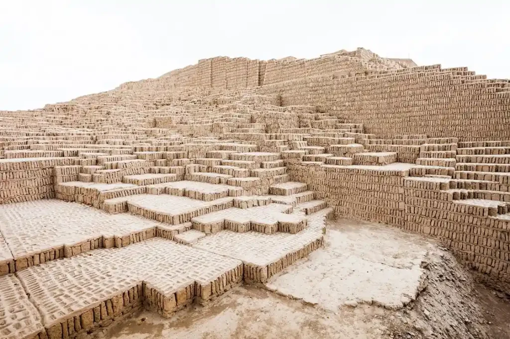 Huaca Pucllana, Peru