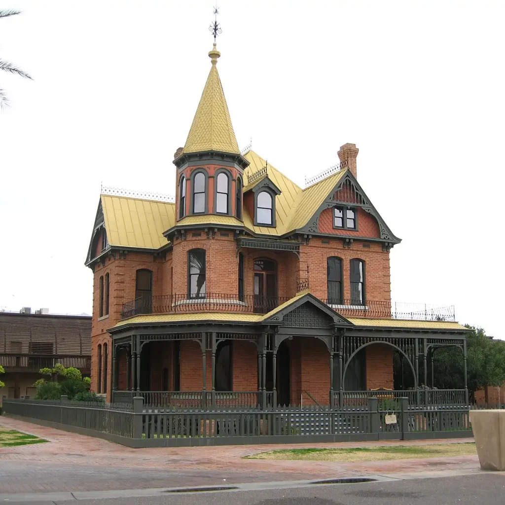 Downtowns Heritage Square